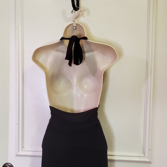 🌺JMode Black Halter Deep Plunge V-Neckline Wide Leg Jumpsuit, Large🌺 - Picture 3 of 8